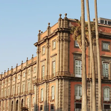 A Due Passi Dal Museo Nápoles