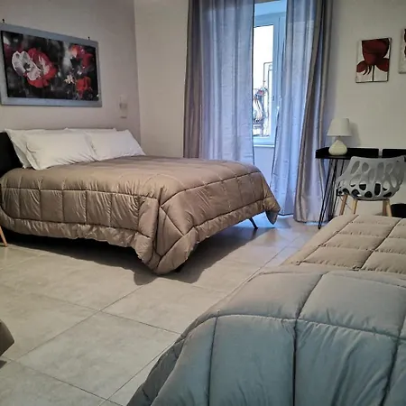 A Due Passi Dal Museo Bed & Breakfast Naples